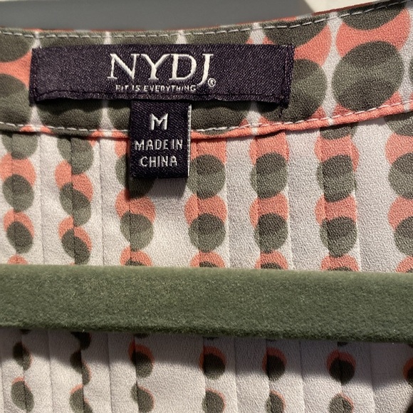 Beautiful size M top from NYDJ - Picture 3 of 9
